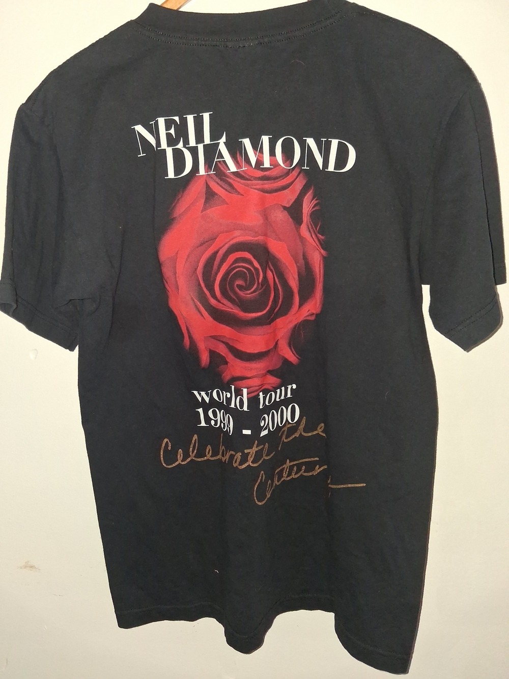 Y2K Vintage Genuine Neil Diamond Black Graphic Tour T-Shirt with Red Rose